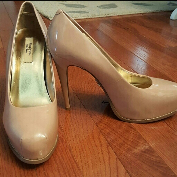 Vera Wang Platform Stilettos - Picture 2 of 7